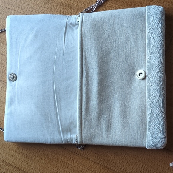 Francesca's Shirdee "Bride" beaded white/Ivory/silver crossbody bag like new!! - Picture 4 of 7